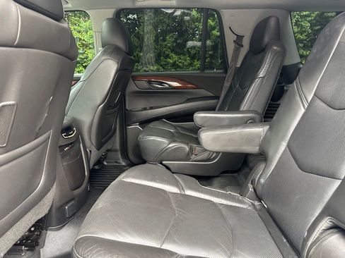 Used 2015 Cadillac Escalade Premium AWD/4WD image 12