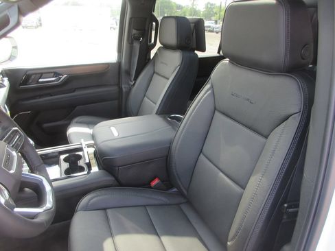 New 2026 GMC Yukon XL Denali w/ Denali Reserve Package AWD/4WD image 12