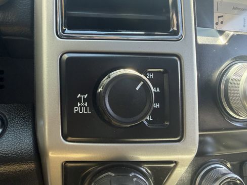 Used 2019 Ford F150 Lariat w/ Equipment Group 502A Luxury AWD/4WD image 41