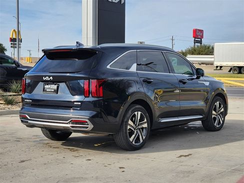 Certified 2023 Kia Sorento SX Prestige image 4