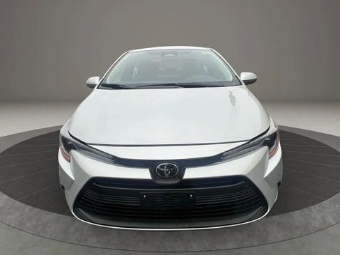 Used 2025 Toyota Corolla LE FWD image 2