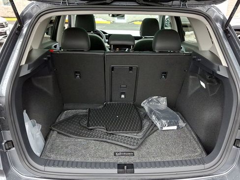 Certified 2025 Volkswagen Taos SE w/ Panoramic Sunroof Package AWD/4WD image 29