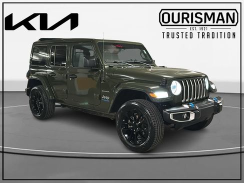 Used 2022 Jeep Wrangler Unlimited Sahara w/ Cold Weather Group AWD/4WD image 1