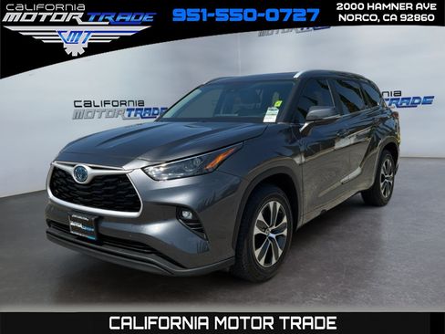 Used 2023 Toyota Highlander XLE FWD image 1