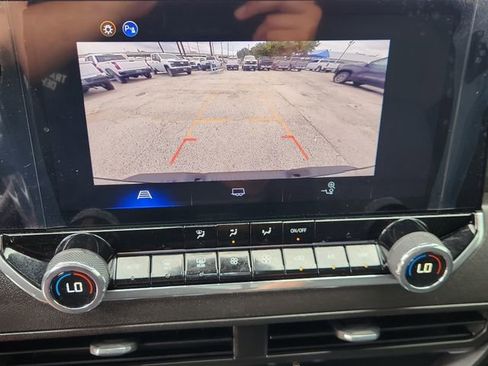 Used 2025 Chevrolet Colorado Trail Boss AWD/4WD image 17