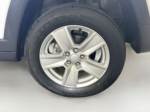 Used 2022 Jeep Compass Latitude w/ Convenience Group image 11