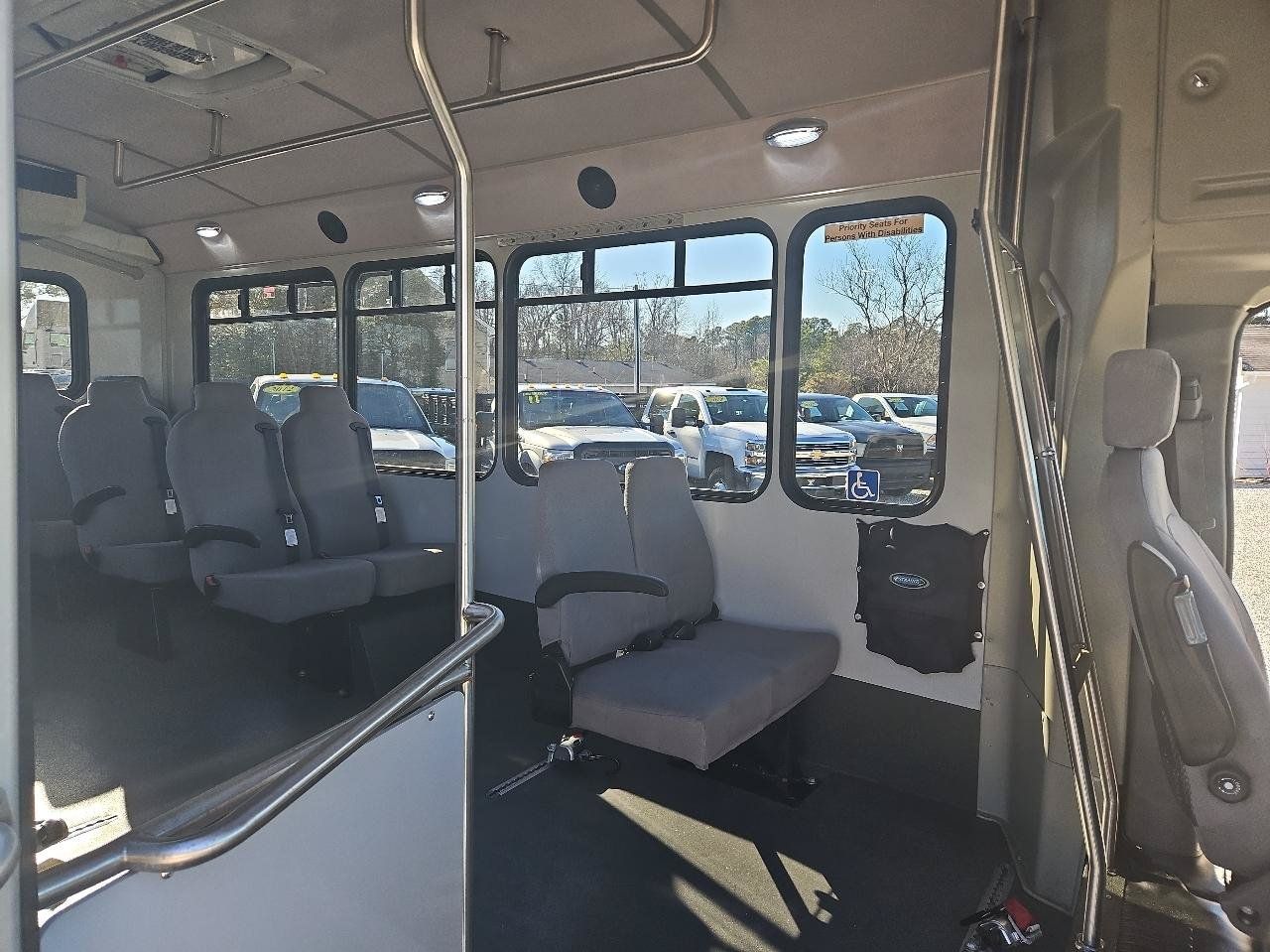 Used 2015 Chevrolet Express 4500 w/ Shuttle Bus Package RWD image 20