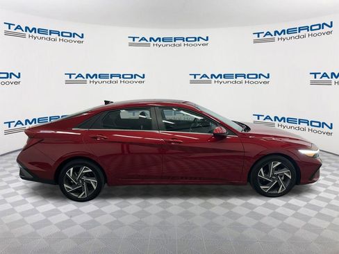 Used 2025 Hyundai Elantra SEL w/ Cargo Package FWD image 6