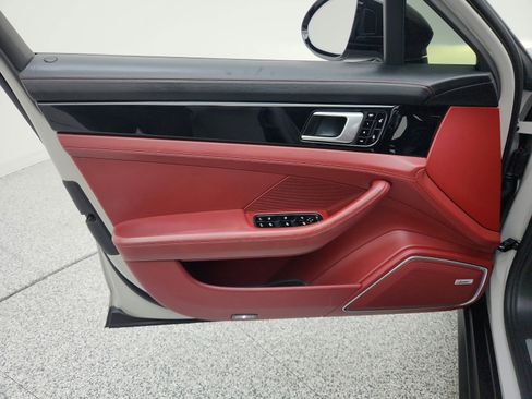 Used 2018 Porsche Panamera 4S image 23