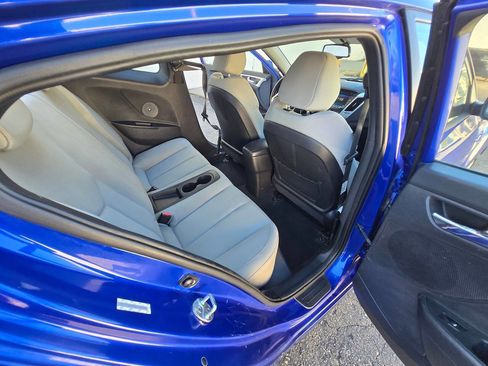 Used 2012 Hyundai Veloster image 28