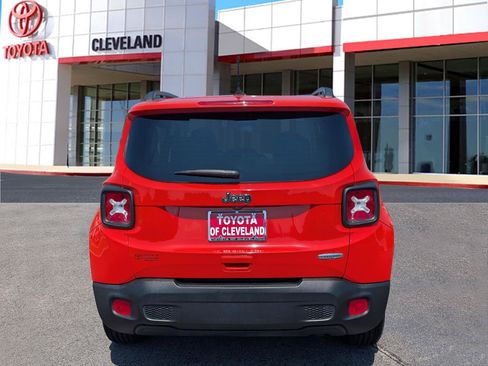 Used 2018 Jeep Renegade Latitude FWD image 6