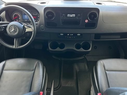 Used 2025 Mercedes-Benz Sprinter 2500 image 3