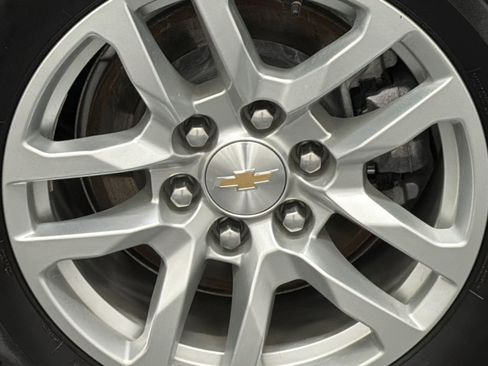 Used 2024 Chevrolet Suburban LT image 5