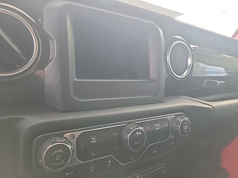 Used 2021 Jeep Wrangler Unlimited Sahara AWD/4WD image 28