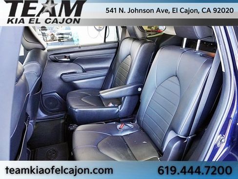 Used 2021 Toyota Highlander XLE image 18