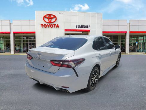 Used 2023 Toyota Camry SE FWD image 3