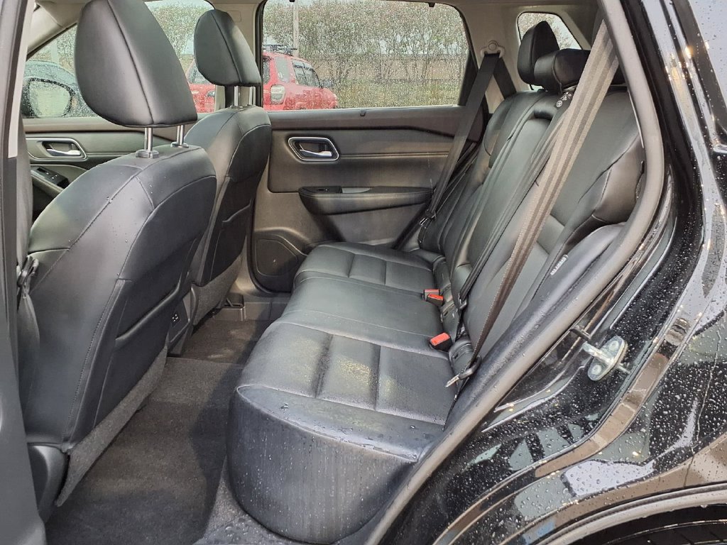 Used 2021 Nissan Rogue SV w/ Premium Package FWD image 14