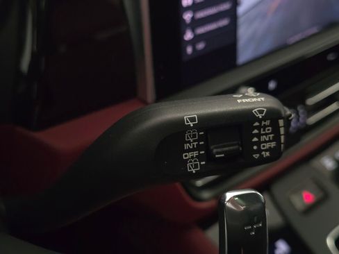 Certified 2023 Porsche Macan AWD/4WD image 42