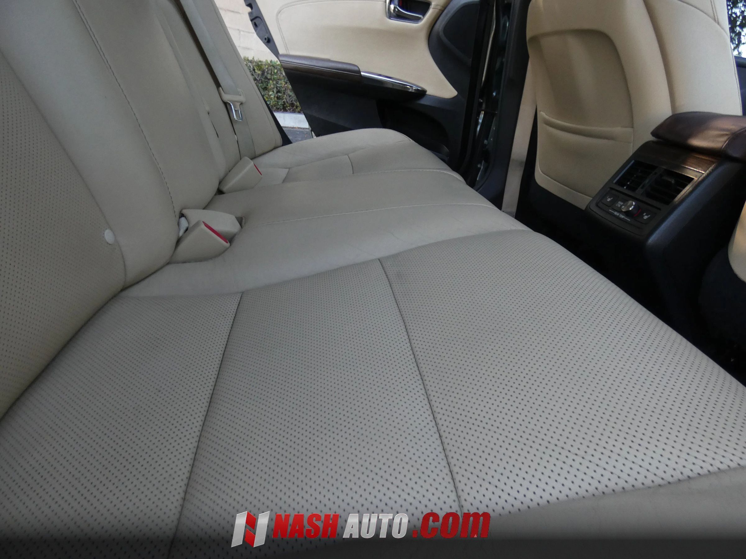 Used 2013 Toyota Avalon Limited FWD image 35