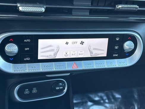 Used 2023 Genesis GV60 Advanced image 22