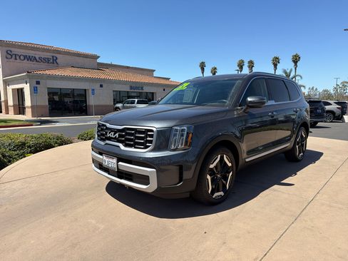 Used 2024 Kia Telluride S w/ S Sunroof Package FWD image 1
