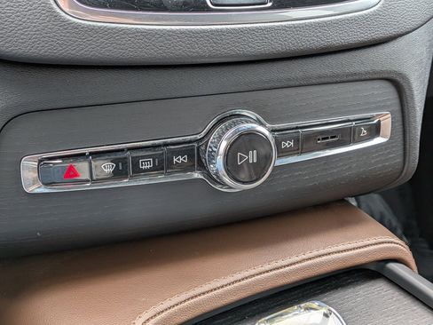 Certified 2023 Volvo XC90 B6 Ultimate image 23