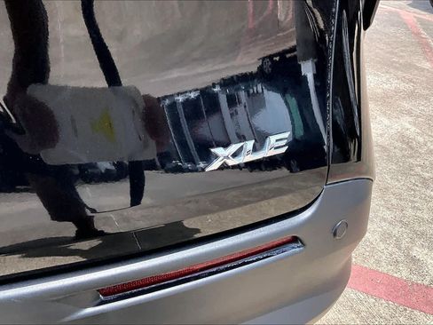 Used 2025 Toyota Sienna XLE w/ XLE Plus Package FWD image 10
