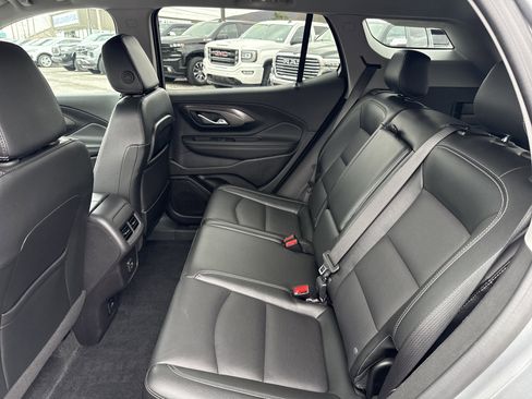 Used 2024 GMC Terrain SLT image 13