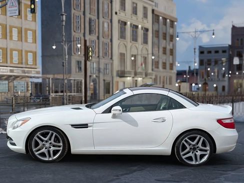 Used 2016 Mercedes-Benz SLK 300 image 8