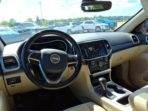 Used 2022 Jeep Grand Cherokee Laredo E AWD/4WD image 8
