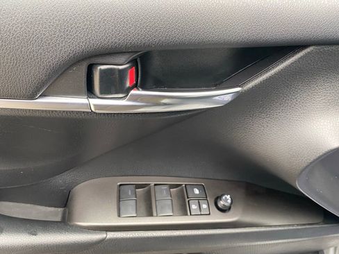 Used 2024 Toyota Camry SE image 21