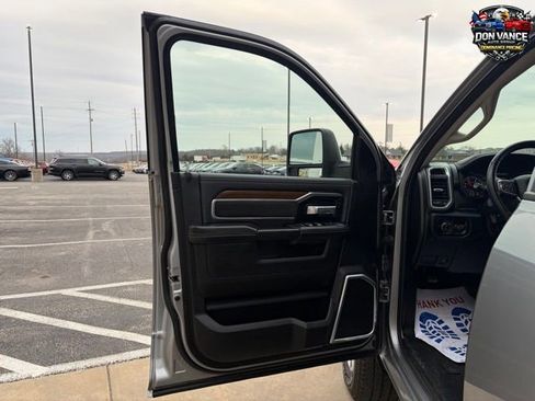 Used 2024 RAM 2500 Laramie AWD/4WD image 8