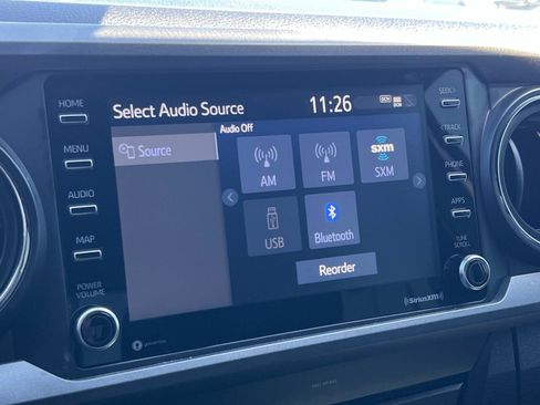 Used 2020 Toyota Tacoma TRD Sport w/ Technology Package image 13