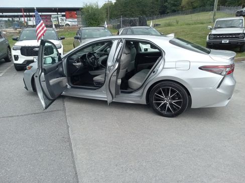 Used 2022 Toyota Camry SE FWD image 22