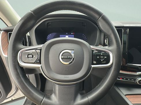 Used 2023 Volvo XC60 B5 Plus AWD/4WD image 15