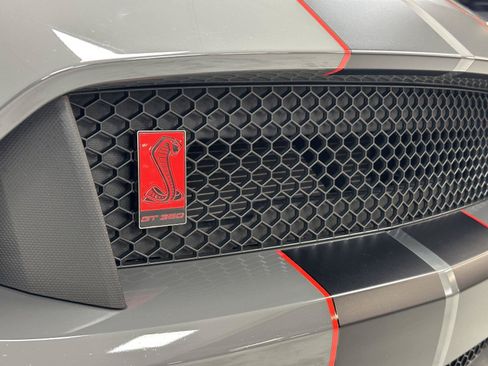Used 2018 Ford Mustang Shelby GT350R w/ GT350R Equipment Group 920A RWD image 28