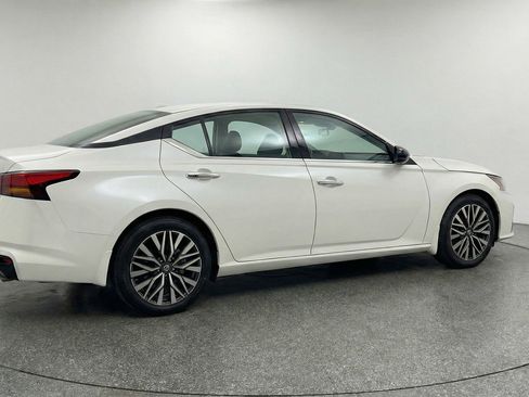 Used 2025 Nissan Altima 2.5 SV image 9