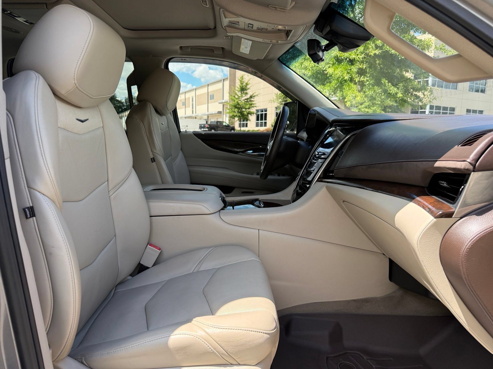 Used 2017 Cadillac Escalade Luxury RWD image 35