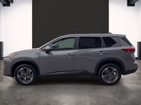 Used 2025 Nissan Rogue SV FWD image 2