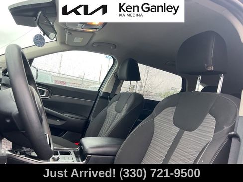 Used 2023 Kia Sorento LX image 11