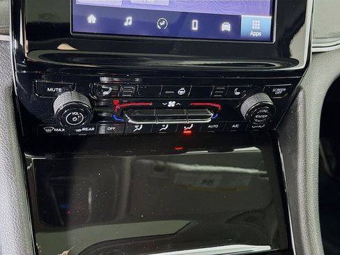 Used 2023 Jeep Grand Cherokee Laredo w/ Luxury Tech Group I image 8