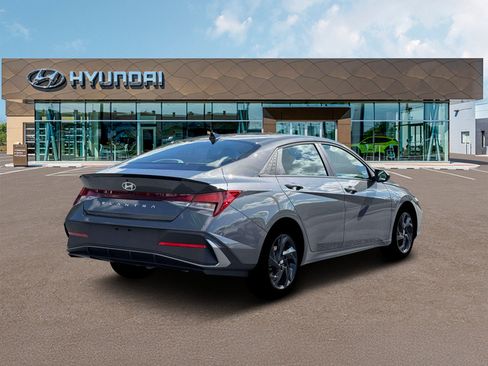 Used 2026 Hyundai Elantra Sport FWD image 7