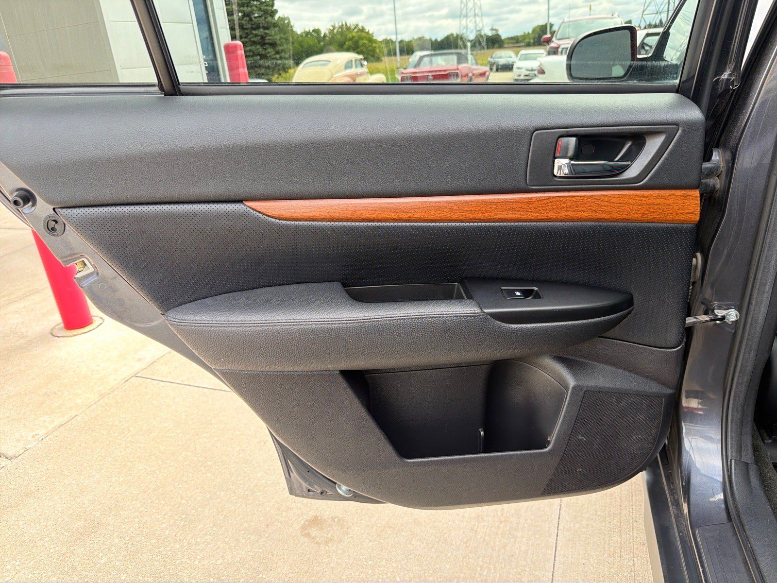Used 2013 Subaru Outback 2.5i Limited AWD/4WD image 17