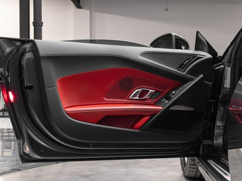 Used 2018 Audi R8 V10 w/ Premium Package image 46