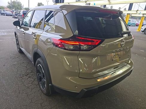 Used 2025 Nissan Rogue SV AWD/4WD image 4