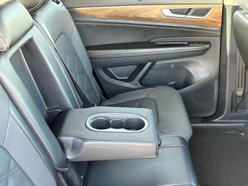 Used 2024 Volkswagen Atlas SE image 11