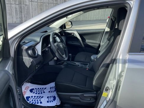 Used 2018 Toyota RAV4 LE image 15