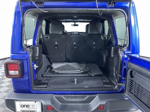 Used 2018 Jeep Wrangler Unlimited Sahara image 24