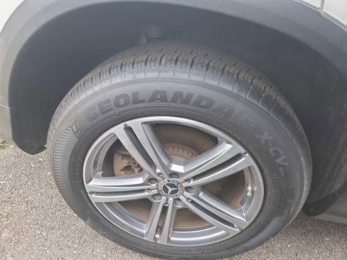 Used 2022 Mercedes-Benz GLC 300 4MATIC w/ Premium Package Lite image 3