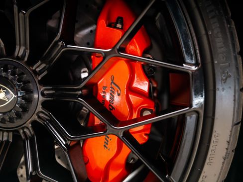 Used 2021 Lamborghini Huracan STO RWD image 27